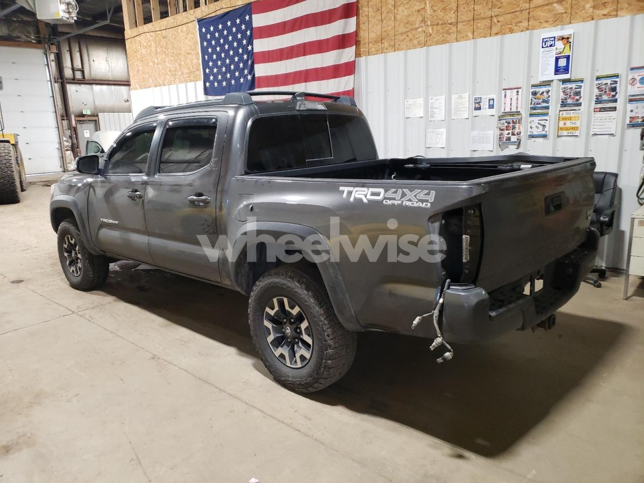 Photo 2 of 2017 TOYOTA TACOMA DOUBLE CAB (VIN 3TMCZ5AN5HM072718)