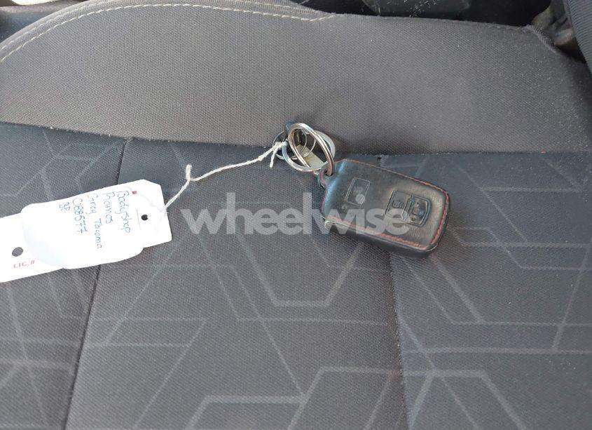 Photo 11 of 2017 Toyota Tacoma TRD OFF ROAD (VIN 3TMCZ5AN5HM088577)