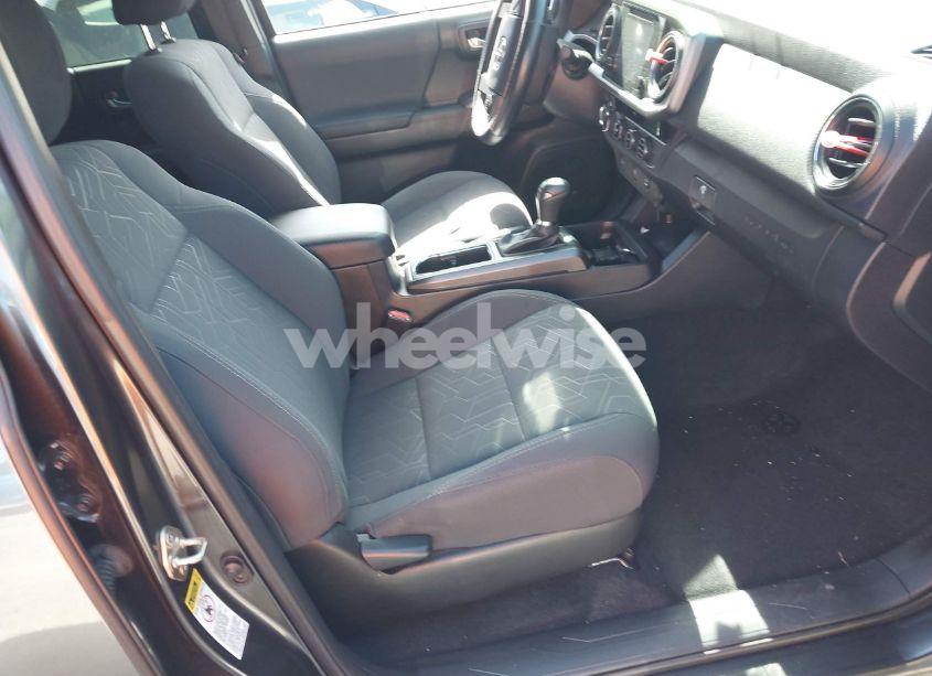 Photo 5 of 2017 Toyota Tacoma TRD OFF ROAD (VIN 3TMCZ5AN5HM088577)