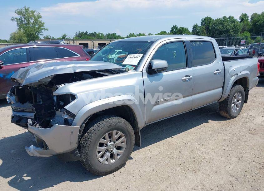 Photo 2 of 2017 Toyota Tacoma SR5 V6 (VIN 3TMCZ5AN5HM101666)
