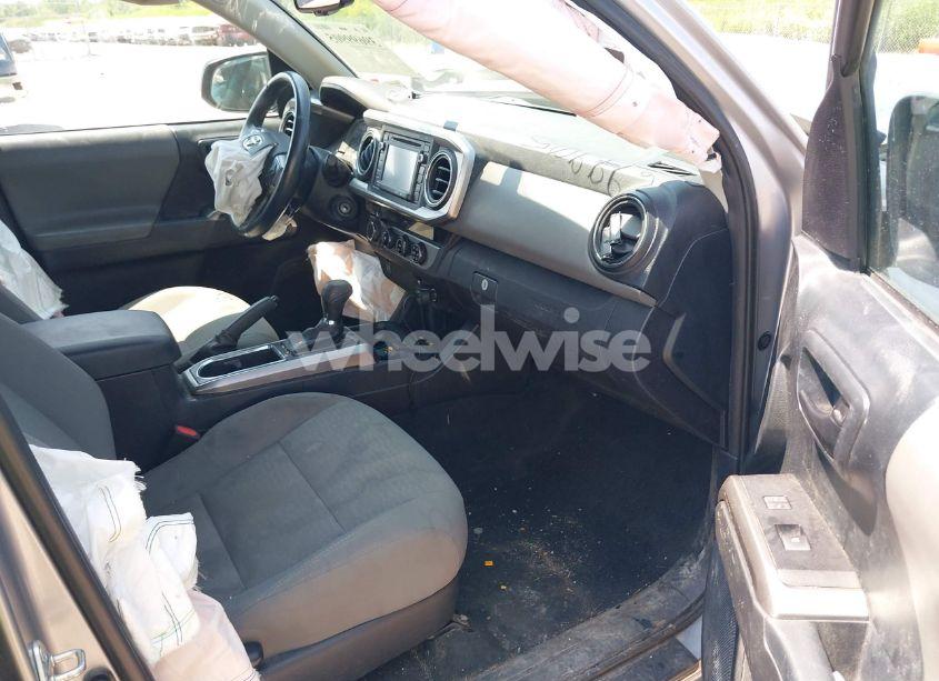 Photo 5 of 2017 Toyota Tacoma SR5 V6 (VIN 3TMCZ5AN5HM101666)