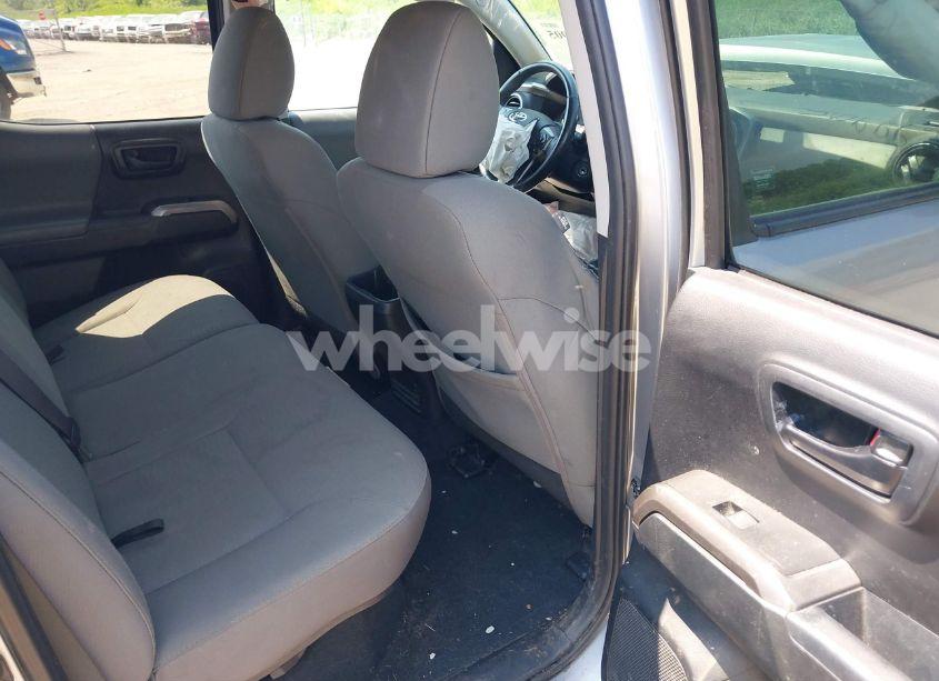 Photo 8 of 2017 Toyota Tacoma SR5 V6 (VIN 3TMCZ5AN5HM101666)