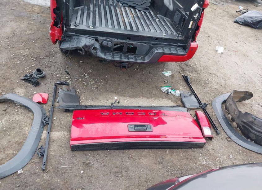 Photo 12 of 2018 Toyota Tacoma TRD OFF ROAD (VIN 3TMCZ5AN5JM158486)