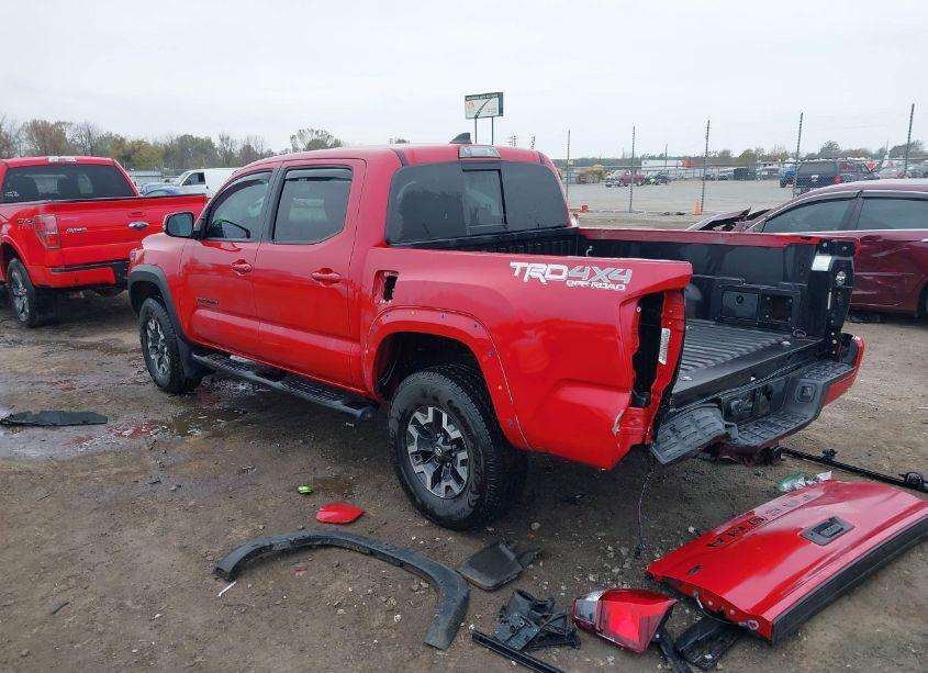 Photo 3 of 2018 Toyota Tacoma TRD OFF ROAD (VIN 3TMCZ5AN5JM158486)
