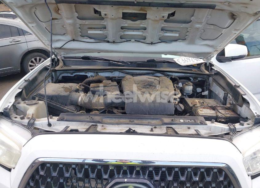 Photo 10 of 2018 Toyota Tacoma TRD SPORT (VIN 3TMCZ5AN5JM163624)