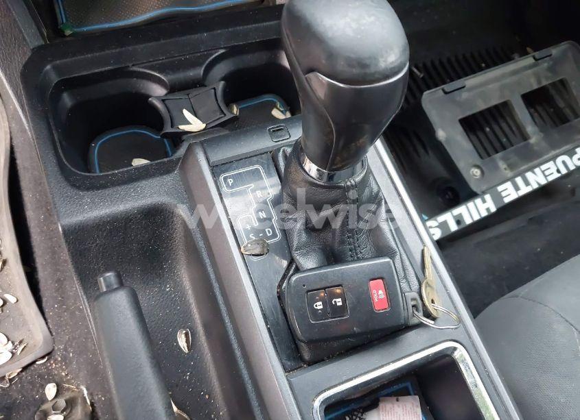 Photo 11 of 2018 Toyota Tacoma TRD SPORT (VIN 3TMCZ5AN5JM163624)