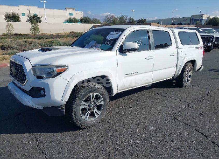 Photo 2 of 2018 Toyota Tacoma TRD SPORT (VIN 3TMCZ5AN5JM163624)
