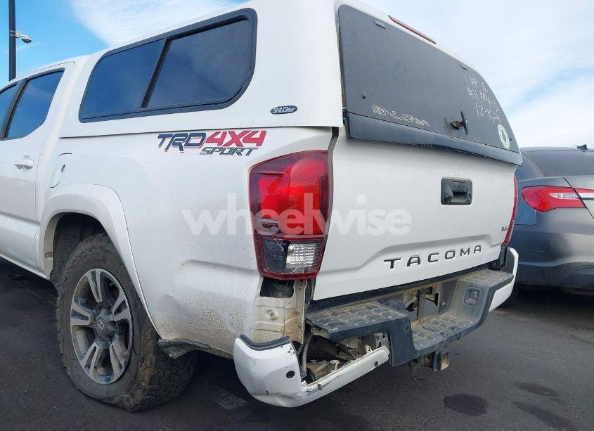 Photo 6 of 2018 Toyota Tacoma TRD SPORT (VIN 3TMCZ5AN5JM163624)