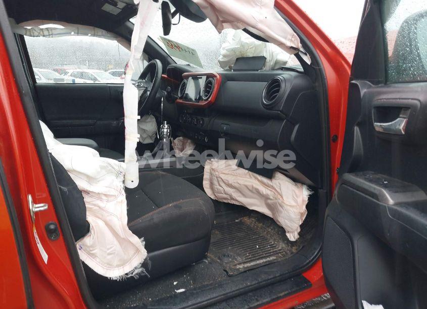 Photo 5 of 2018 Toyota Tacoma TRD SPORT (VIN 3TMCZ5AN5JM164367)