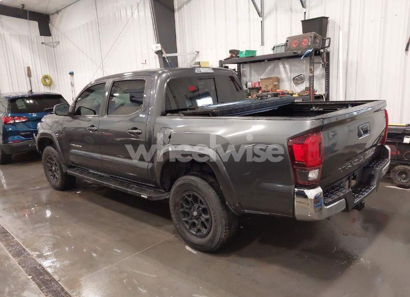 Photo 3 of 2019 Toyota Tacoma SR5 V6 (VIN 3TMCZ5AN5KM194387)