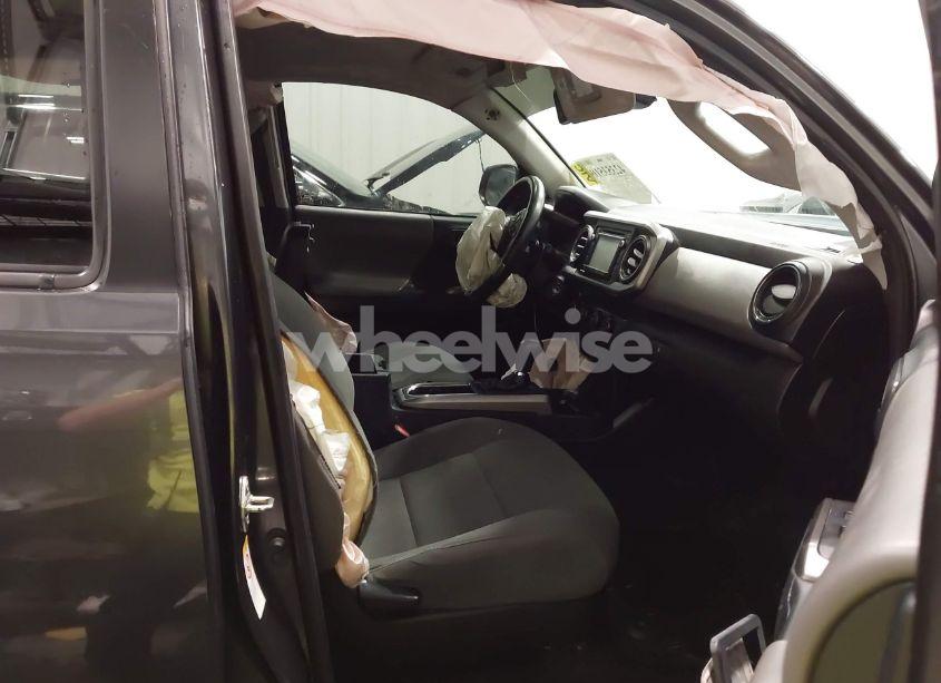 Photo 5 of 2019 Toyota Tacoma SR5 V6 (VIN 3TMCZ5AN5KM194387)