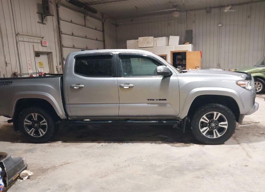 Photo 13 of 2019 Toyota Tacoma TRD SPORT (VIN 3TMCZ5AN5KM261778)