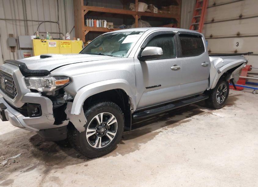Photo 2 of 2019 Toyota Tacoma TRD SPORT (VIN 3TMCZ5AN5KM261778)