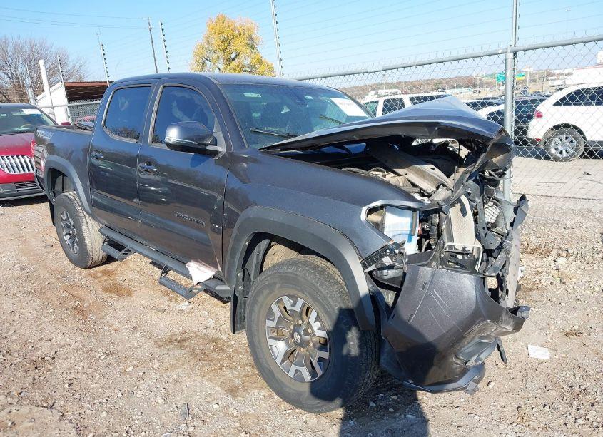2019 Toyota Tacoma TRD OFF ROAD (VIN 3TMCZ5AN5KM268407) main photo