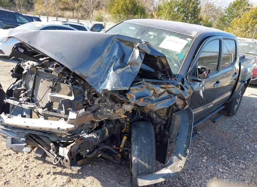 Photo 2 of 2019 Toyota Tacoma TRD OFF ROAD (VIN 3TMCZ5AN5KM268407)