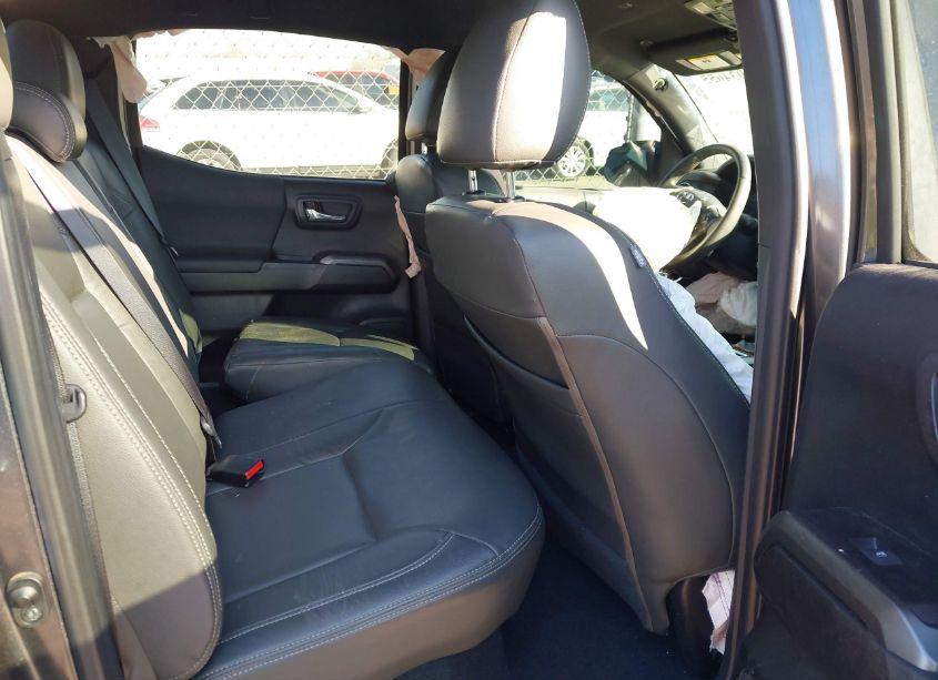 Photo 8 of 2019 Toyota Tacoma TRD OFF ROAD (VIN 3TMCZ5AN5KM268407)