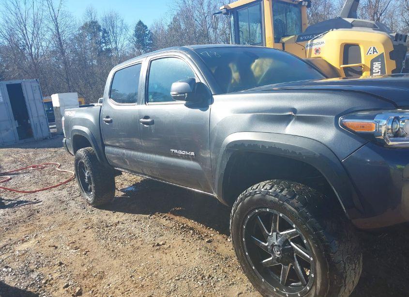 Photo 13 of 2021 Toyota Tacoma TRD OFF-ROAD (VIN 3TMCZ5AN5MM375251)