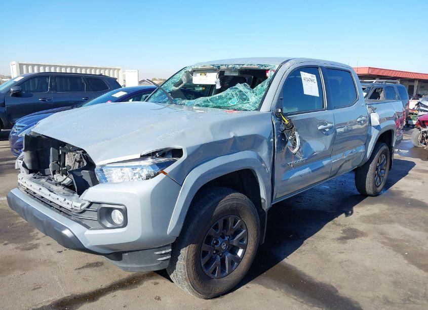 Photo 2 of 2021 Toyota Tacoma SR5 V6 (VIN 3TMCZ5AN5MM398027)