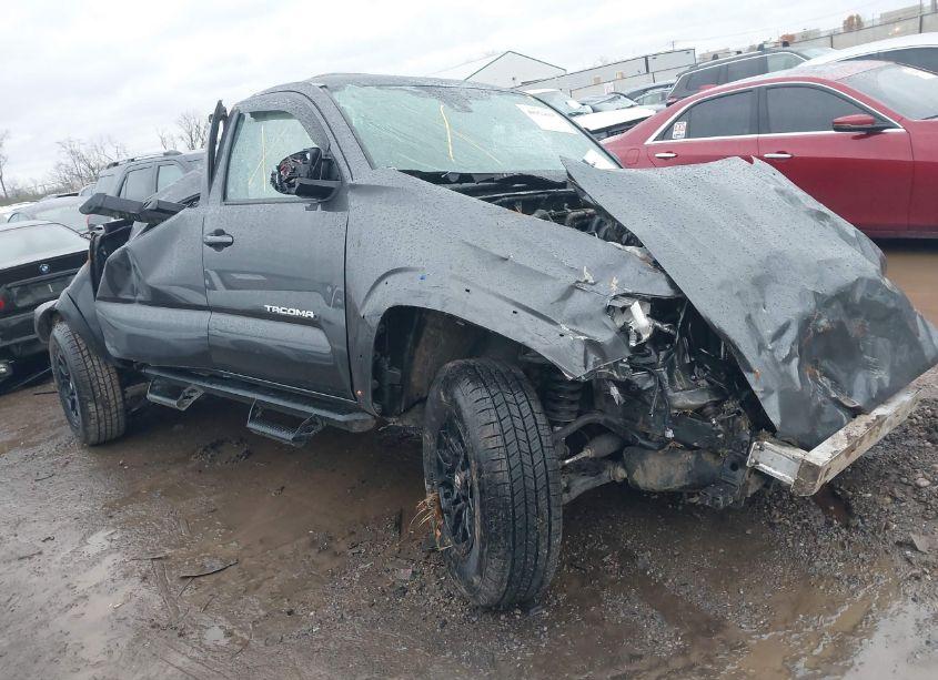 2022 Toyota Tacoma SR5 V6 (VIN 3TMCZ5AN5NM482639) main photo