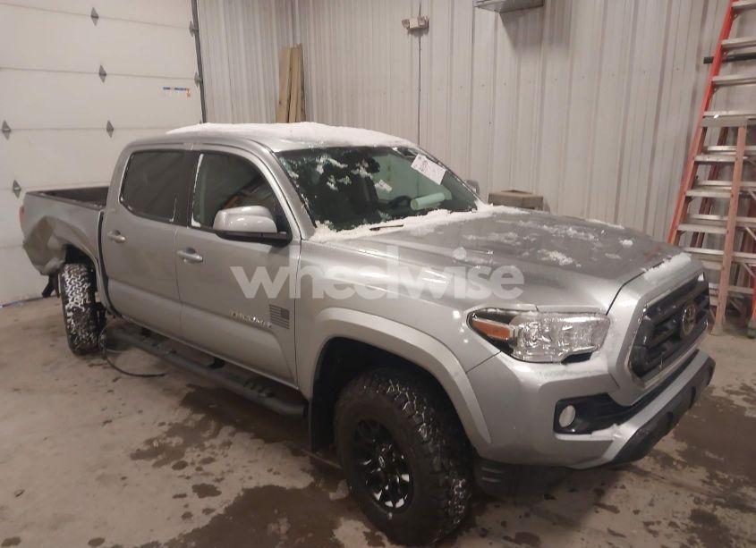 2022 Toyota Tacoma SR5 V6 (VIN 3TMCZ5AN5NM528034) main photo