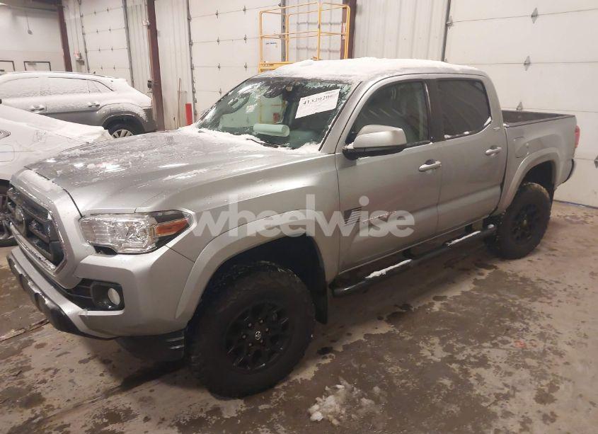 Photo 2 of 2022 Toyota Tacoma SR5 V6 (VIN 3TMCZ5AN5NM528034)