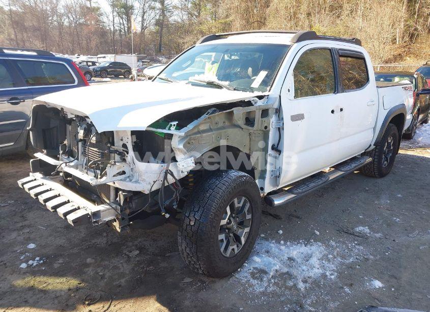 Photo 2 of 2017 Toyota Tacoma TRD OFF ROAD (VIN 3TMCZ5AN6HM073277)