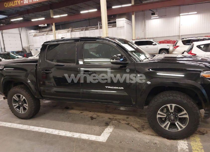 Photo 13 of 2017 Toyota Tacoma TRD SPORT (VIN 3TMCZ5AN6HM103779)