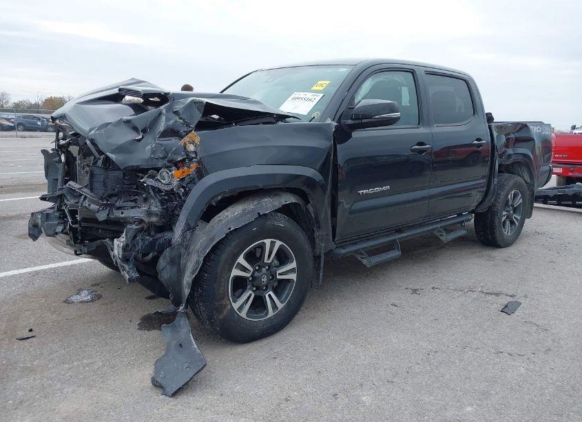 Photo 2 of 2018 Toyota Tacoma TRD SPORT (VIN 3TMCZ5AN6JM121415)