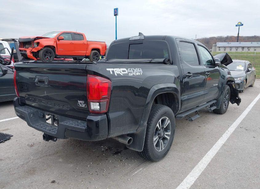 Photo 4 of 2018 Toyota Tacoma TRD SPORT (VIN 3TMCZ5AN6JM121415)