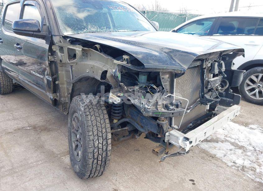 Photo 6 of 2018 Toyota Tacoma SR5 V6 (VIN 3TMCZ5AN6JM121723)