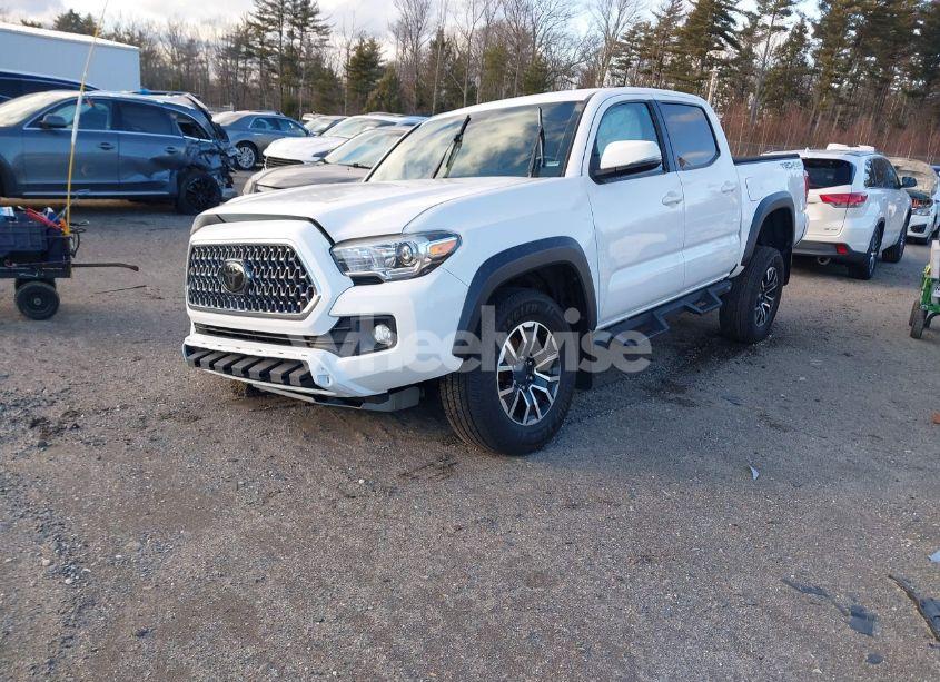 Photo 2 of 2018 Toyota Tacoma TRD OFF ROAD (VIN 3TMCZ5AN6JM135363)