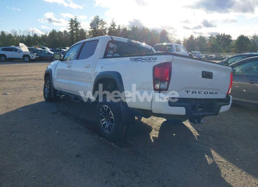 Photo 3 of 2018 Toyota Tacoma TRD OFF ROAD (VIN 3TMCZ5AN6JM135363)