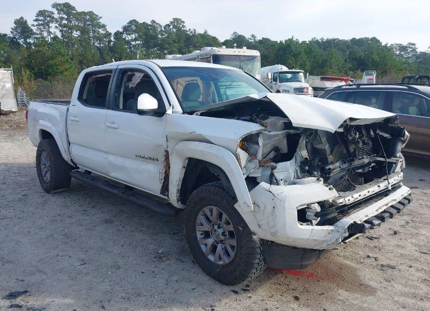 2018 Toyota Tacoma SR5 V6 (VIN 3TMCZ5AN6JM137744) main photo