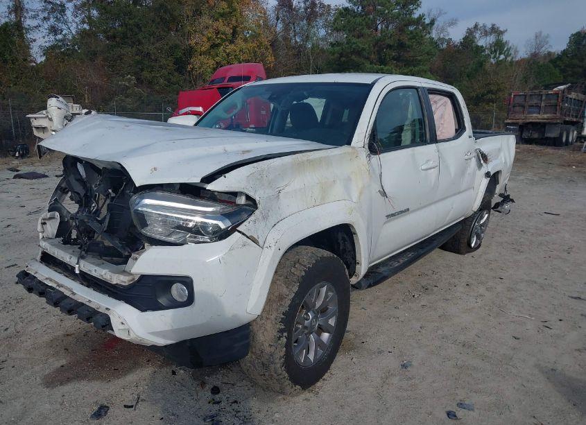 Photo 2 of 2018 Toyota Tacoma SR5 V6 (VIN 3TMCZ5AN6JM137744)