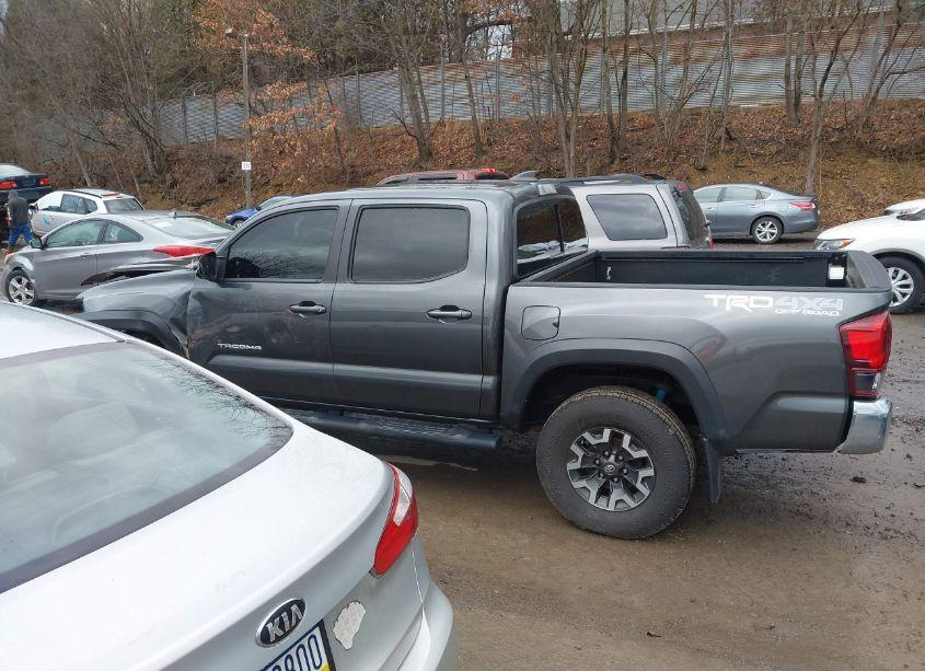 Photo 14 of 2018 Toyota Tacoma TRD OFF ROAD (VIN 3TMCZ5AN6JM159744)