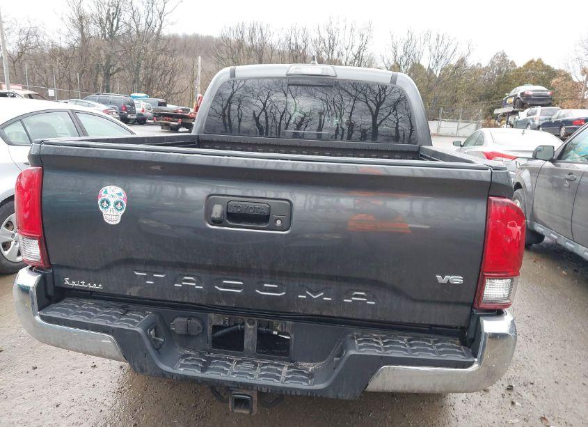 Photo 16 of 2018 Toyota Tacoma TRD OFF ROAD (VIN 3TMCZ5AN6JM159744)