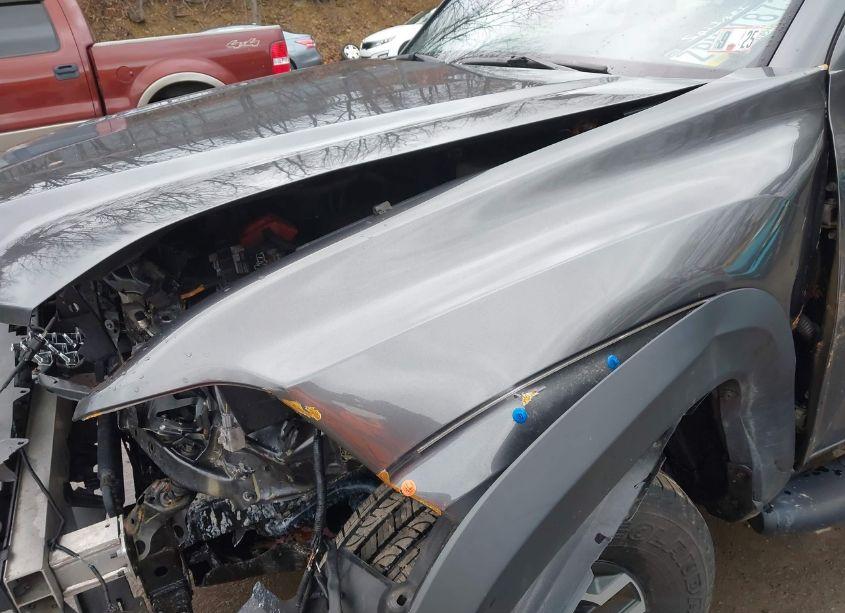 Photo 17 of 2018 Toyota Tacoma TRD OFF ROAD (VIN 3TMCZ5AN6JM159744)