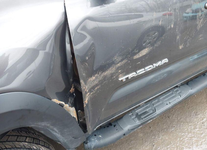 Photo 18 of 2018 Toyota Tacoma TRD OFF ROAD (VIN 3TMCZ5AN6JM159744)