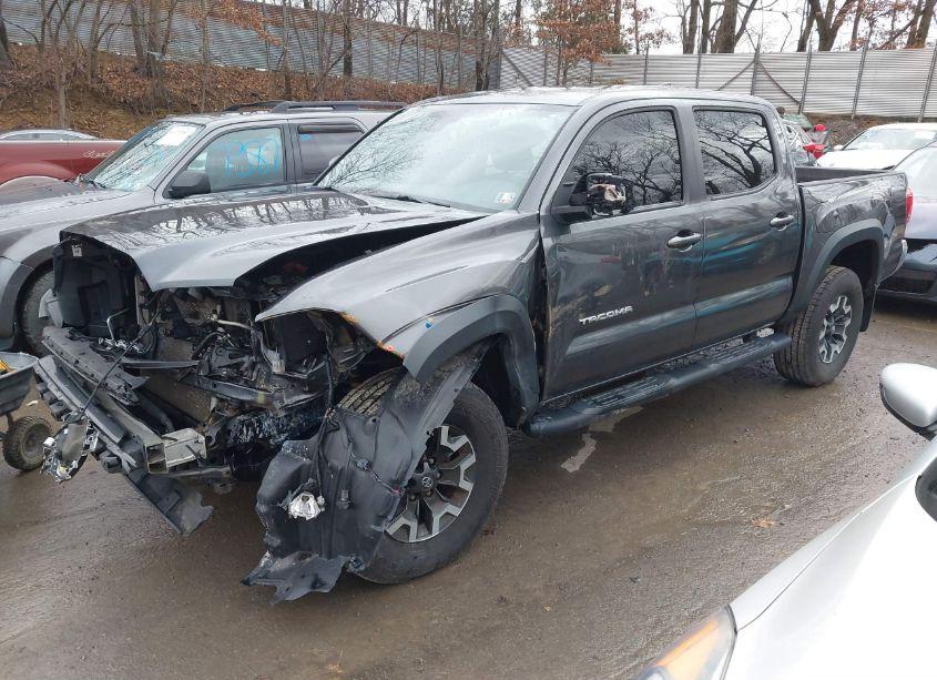 Photo 2 of 2018 Toyota Tacoma TRD OFF ROAD (VIN 3TMCZ5AN6JM159744)