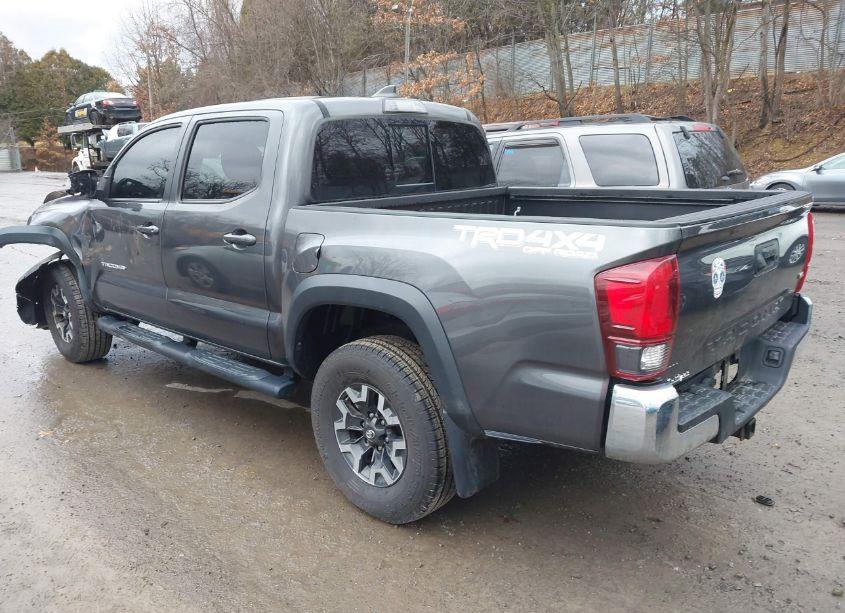Photo 3 of 2018 Toyota Tacoma TRD OFF ROAD (VIN 3TMCZ5AN6JM159744)