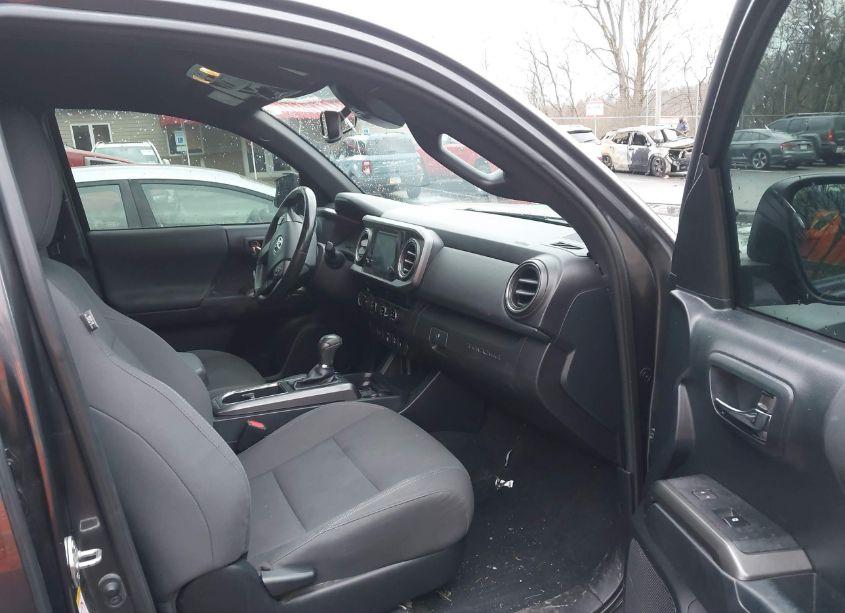 Photo 5 of 2018 Toyota Tacoma TRD OFF ROAD (VIN 3TMCZ5AN6JM159744)