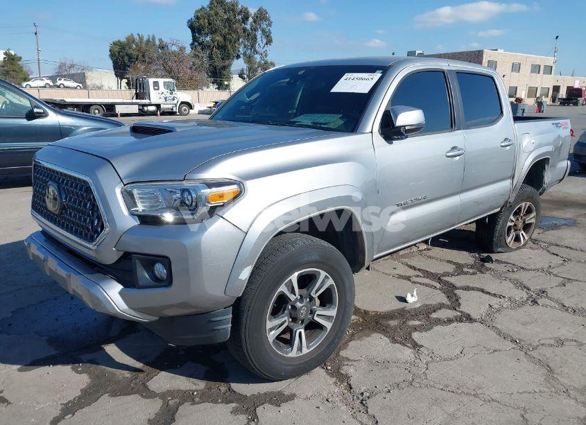 Photo 2 of 2018 Toyota Tacoma TRD SPORT (VIN 3TMCZ5AN6JM185891)