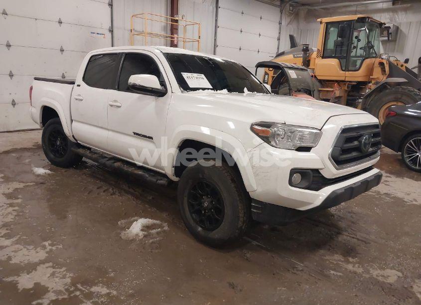 2022 Toyota Tacoma SR5 V6 (VIN 3TMCZ5AN6NM469656) main photo
