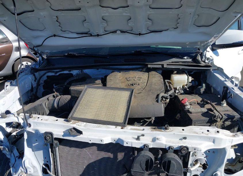 Photo 10 of 2022 Toyota Tacoma TRD OFF ROAD (VIN 3TMCZ5AN6NM473786)
