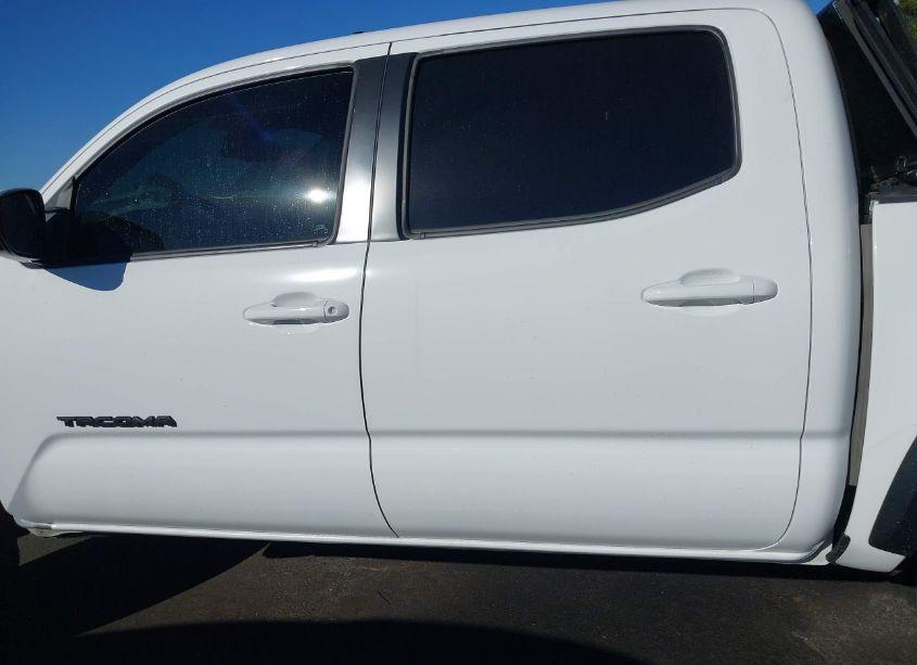 Photo 15 of 2022 Toyota Tacoma TRD OFF ROAD (VIN 3TMCZ5AN6NM473786)