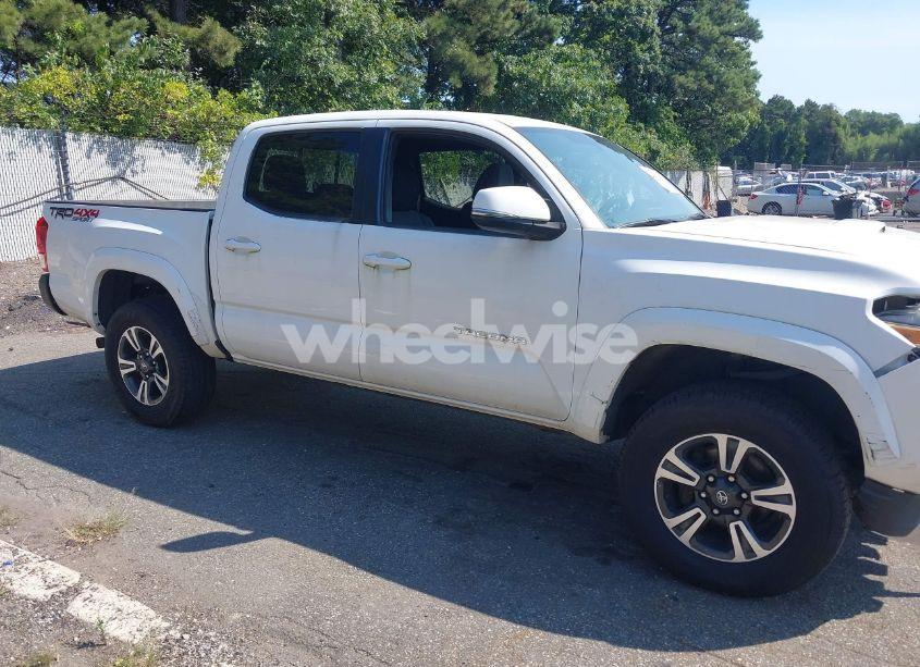Photo 13 of 2017 Toyota Tacoma TRD SPORT (VIN 3TMCZ5AN7HM065835)