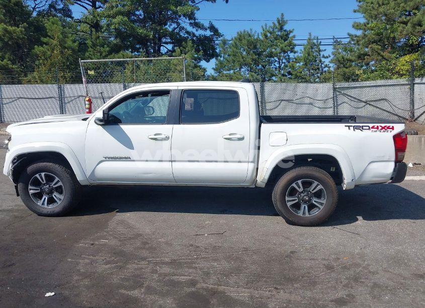 Photo 14 of 2017 Toyota Tacoma TRD SPORT (VIN 3TMCZ5AN7HM065835)