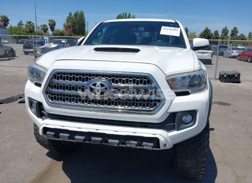 Photo 12 of 2017 Toyota Tacoma TRD OFF ROAD (VIN 3TMCZ5AN7HM095515)