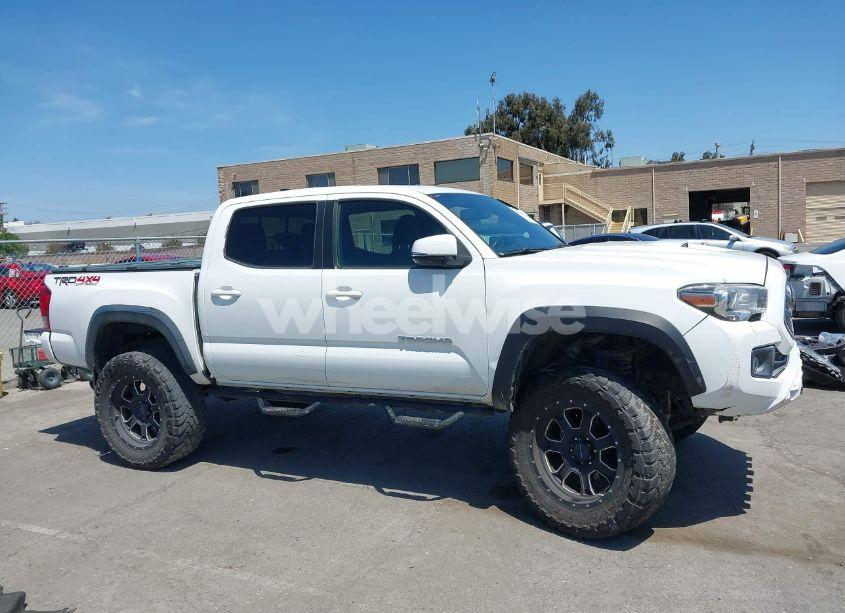 Photo 13 of 2017 Toyota Tacoma TRD OFF ROAD (VIN 3TMCZ5AN7HM095515)