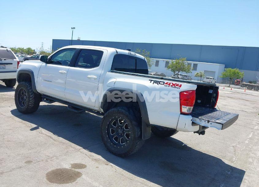 Photo 3 of 2017 Toyota Tacoma TRD OFF ROAD (VIN 3TMCZ5AN7HM095515)